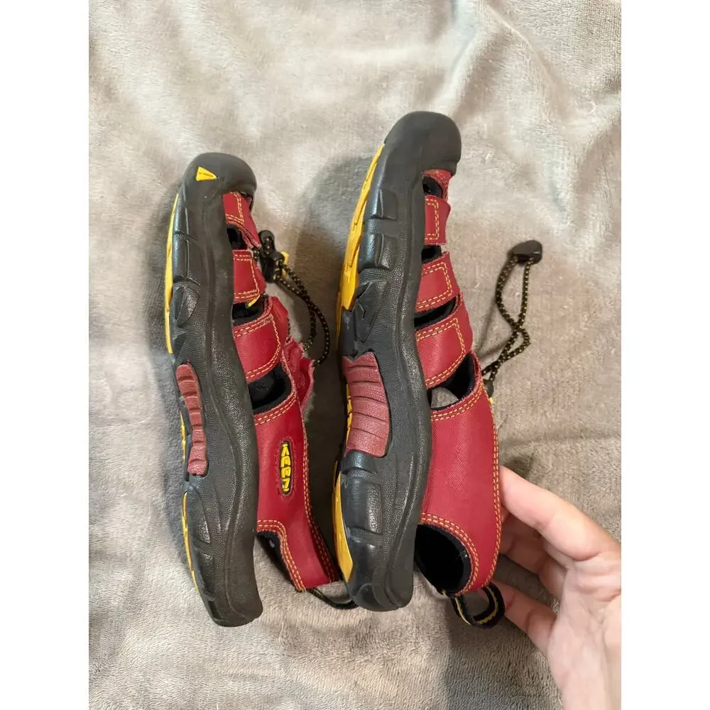 Keen Newport H2 Sport Sandal Kid's 5 EU‎ 38 Red Closed Toe Hook & Loop Red